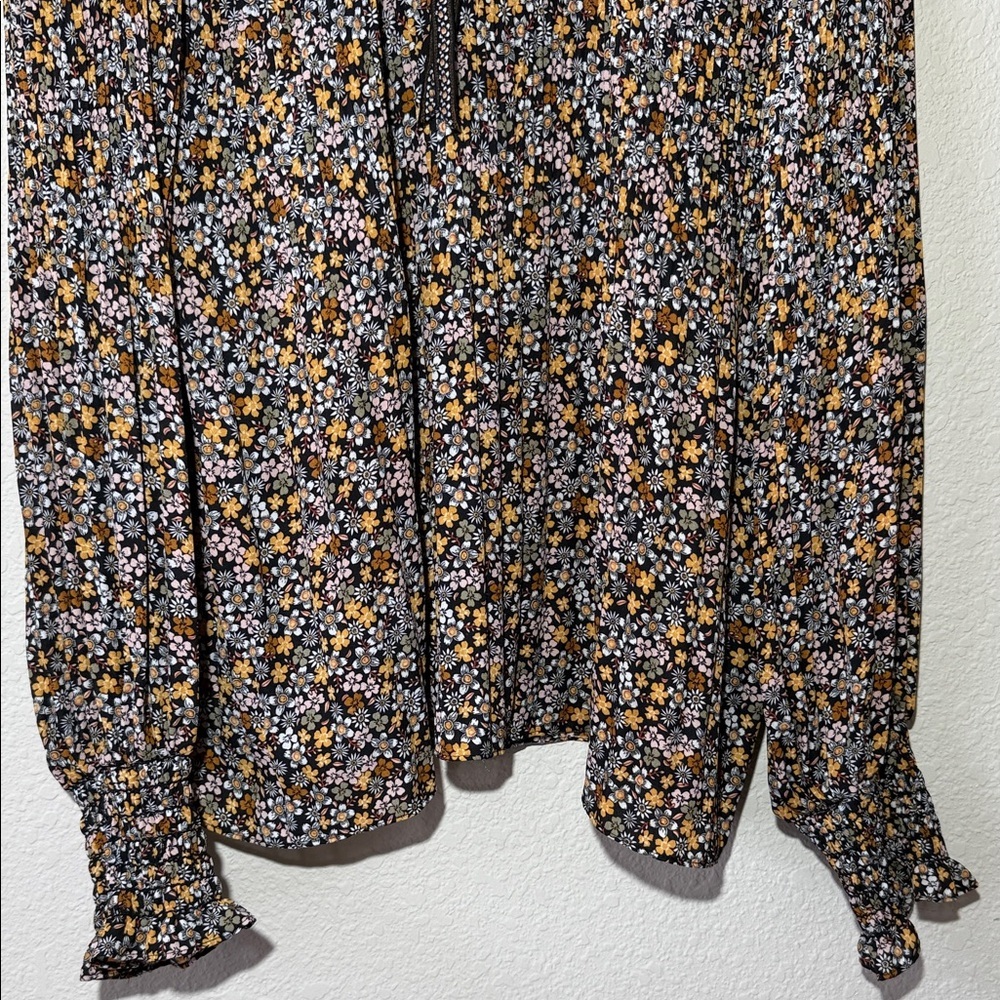 Pleated Floral Blouse Max Studio - Picture 4 of 7